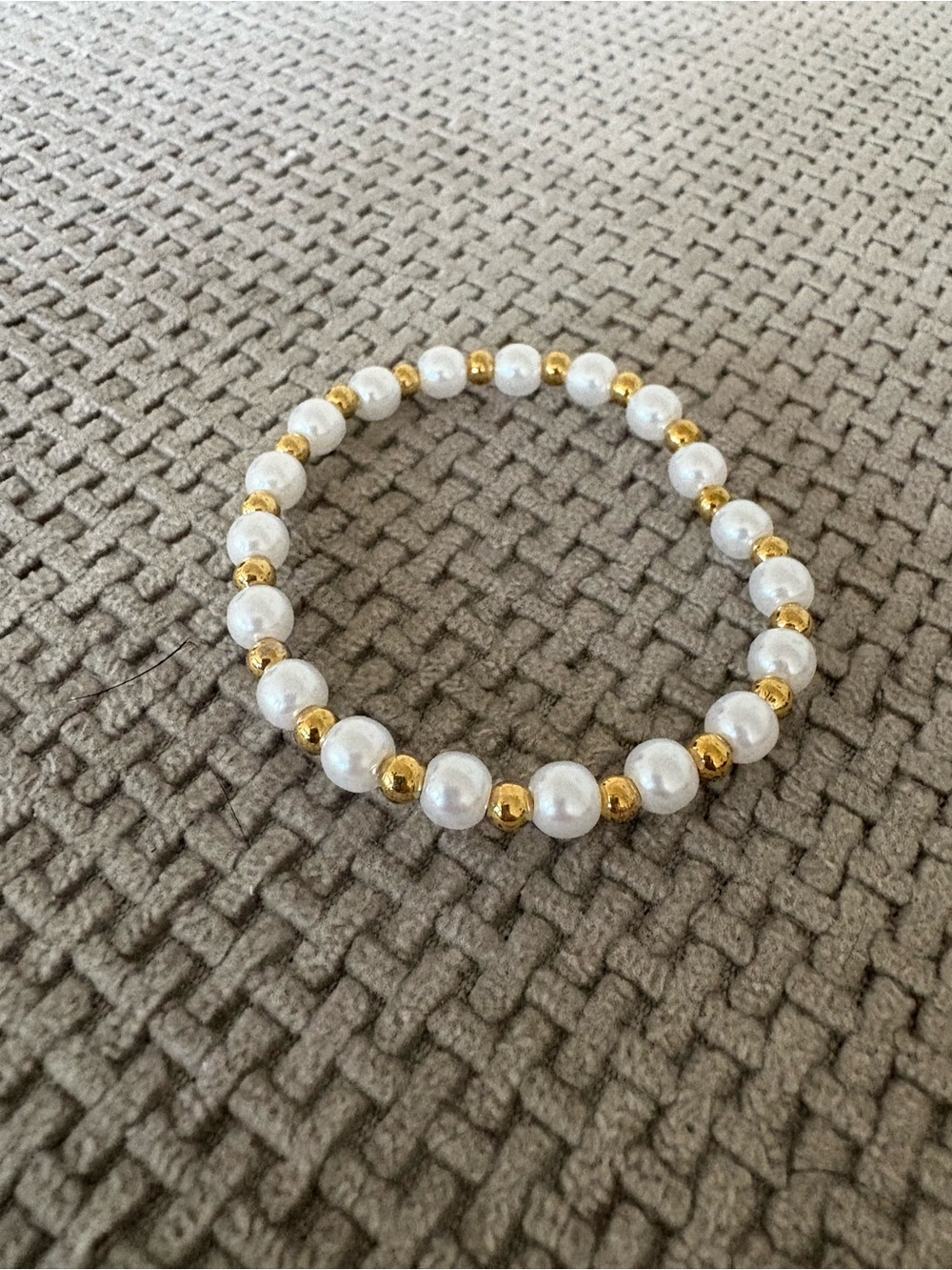Gold & White Pearl Bead Stretch Bracelet